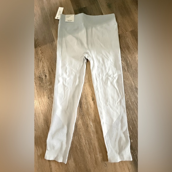 NWT Calvin Klein Performance Leggings High-Waisted Seamless Design Light Blue - Picture 4 of 4